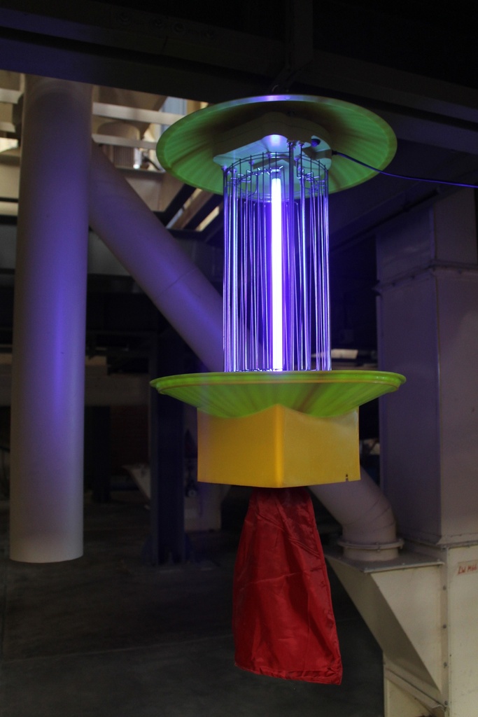 [MA-XFCHXF-CHRE-0215] Lámpara contra mosquitos COMETA: Modelo eléctrica grande
